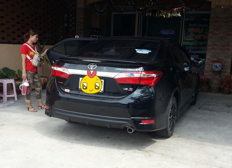 ผ้ายางปูพื้นรถยนต์ Toyota Altis 2016 ธนูสีฟ้าขอบแดง