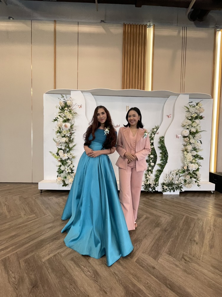 พร้อมเช่า ชุดราตรียาว แบบไหล่ปาด สไตล์วินเทจผ้าไหมดัชเชส กระโปรงทรงA แต่งโบว์2ชั้น ช่วงเอว สีเขียวน้ำทะเล (เชือกผูกหลัง)