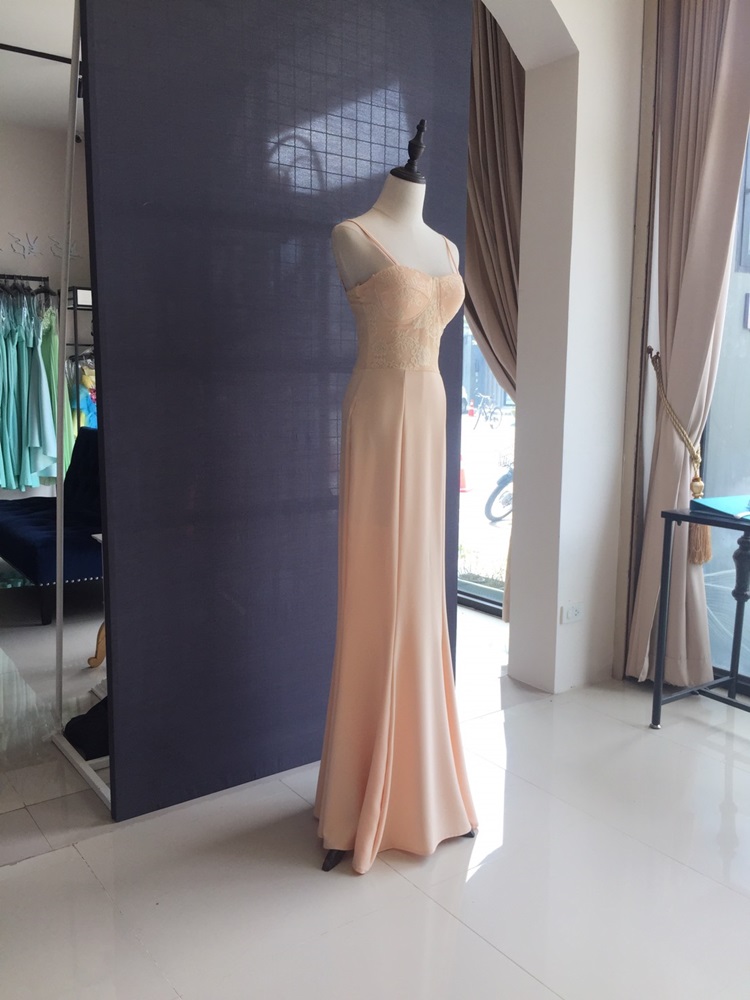 พร้อมเช่า ชุดเดรสยาว เกาะอกสายเดี่ยว ทรงเข้ารูป สำหรับสาวไซส์เล็ก