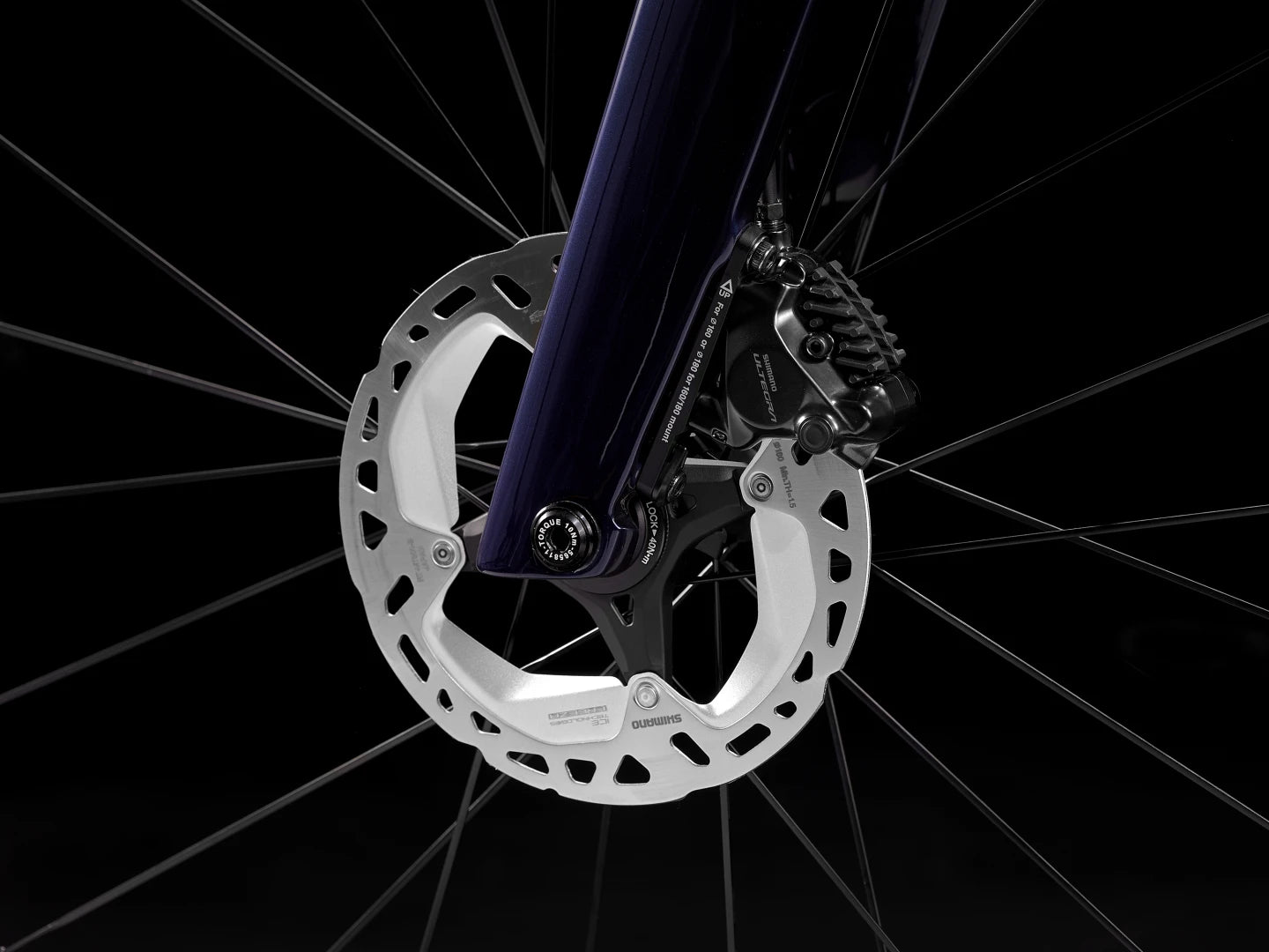 TREK Madone SL 7 Gen 6 จักรยานถนนคาร์บอนไฮบริด อิเล็กทรอนิกส์ Di2 | สี Deep Dark Blue | ขนาด 47-56 ซม. | ล้อคาร์บอน Aeolus Pro 51