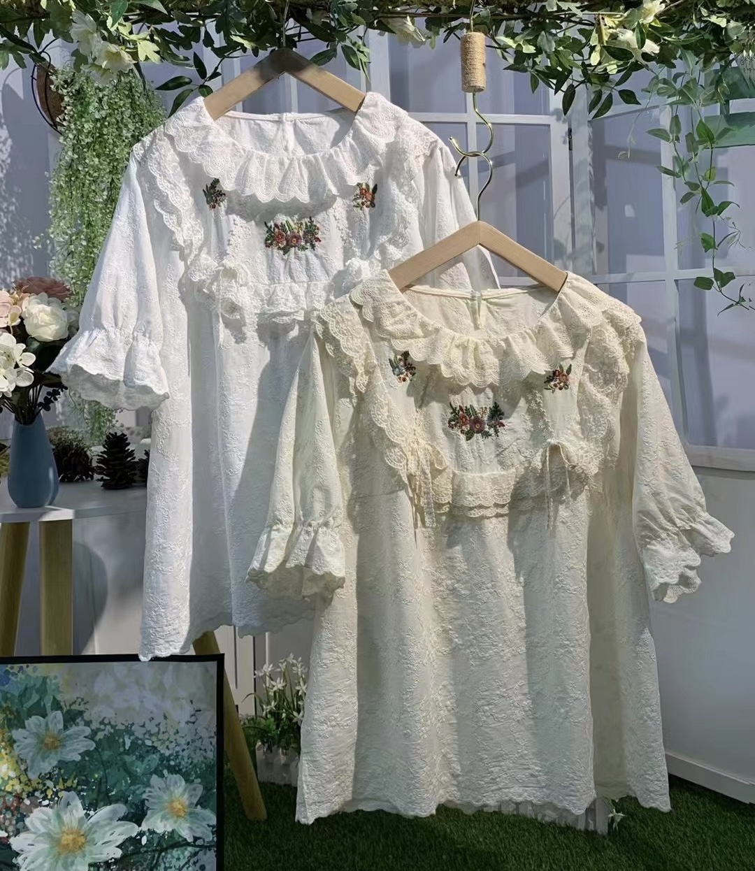 เสื้อผ้าลูกไม้ลายปักแต่งคอระบาย