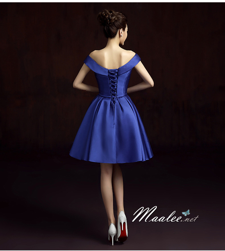 พร้อมเช่า ชุดราตรีสั้น แบบไหล่ปาด สไตล์วินเทจผ้าไหมดัชเชส กระโปรงทรงA แต่งโบว์ช่วงเอว (เชือกผูกหลัง) สีแดง