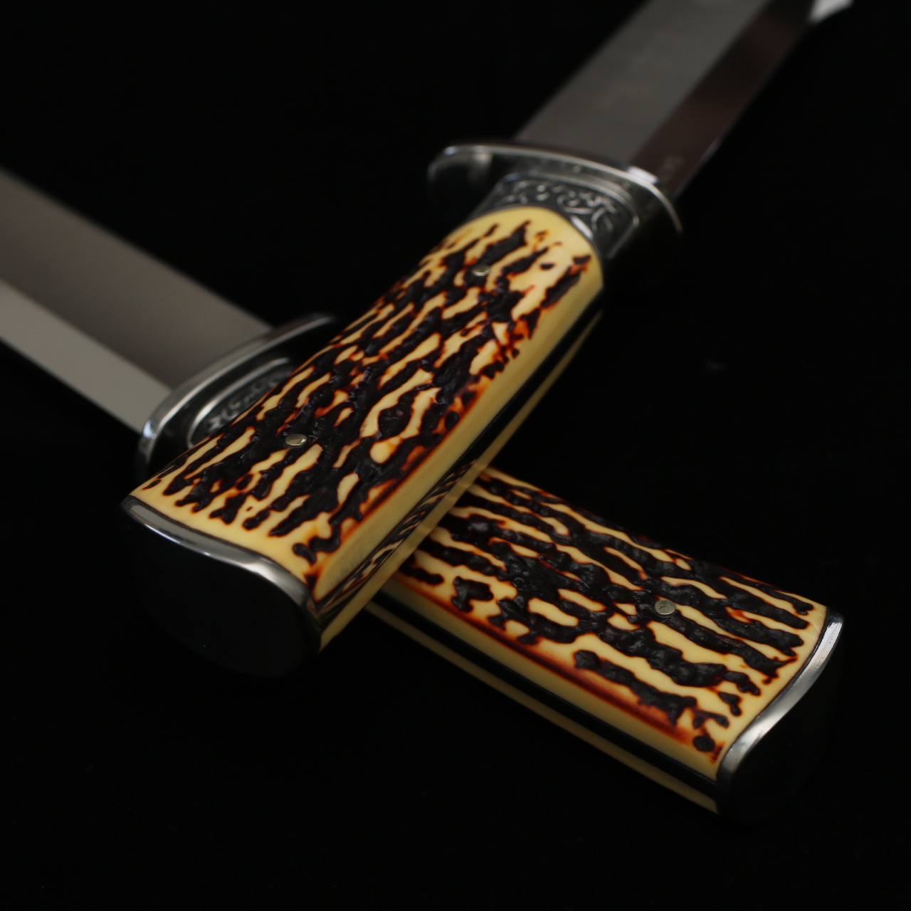 มีดเดินป่า COLUMBIA รุ่น SA79 คมกริบ ด้ามอะครีลิกลายเขากวาง