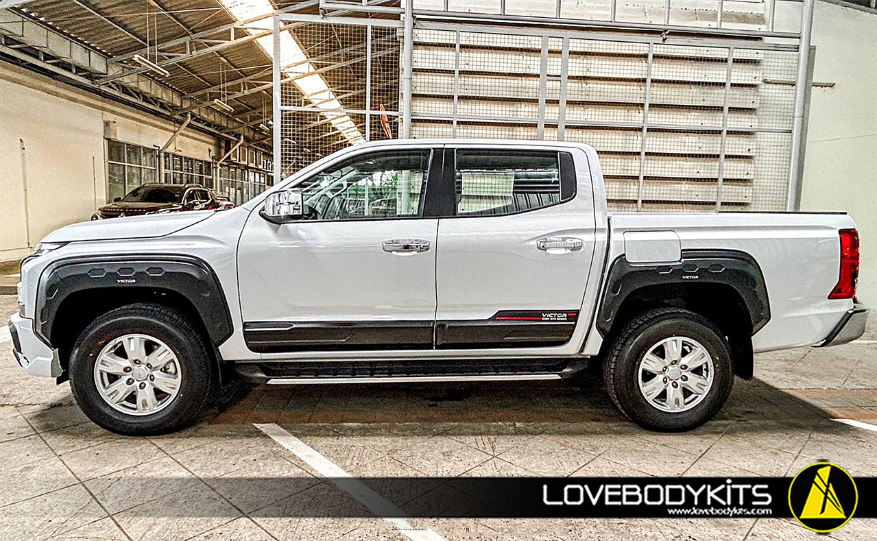 ชุดแต่ง VICTOR :TRITON 2023 ตัวสูง