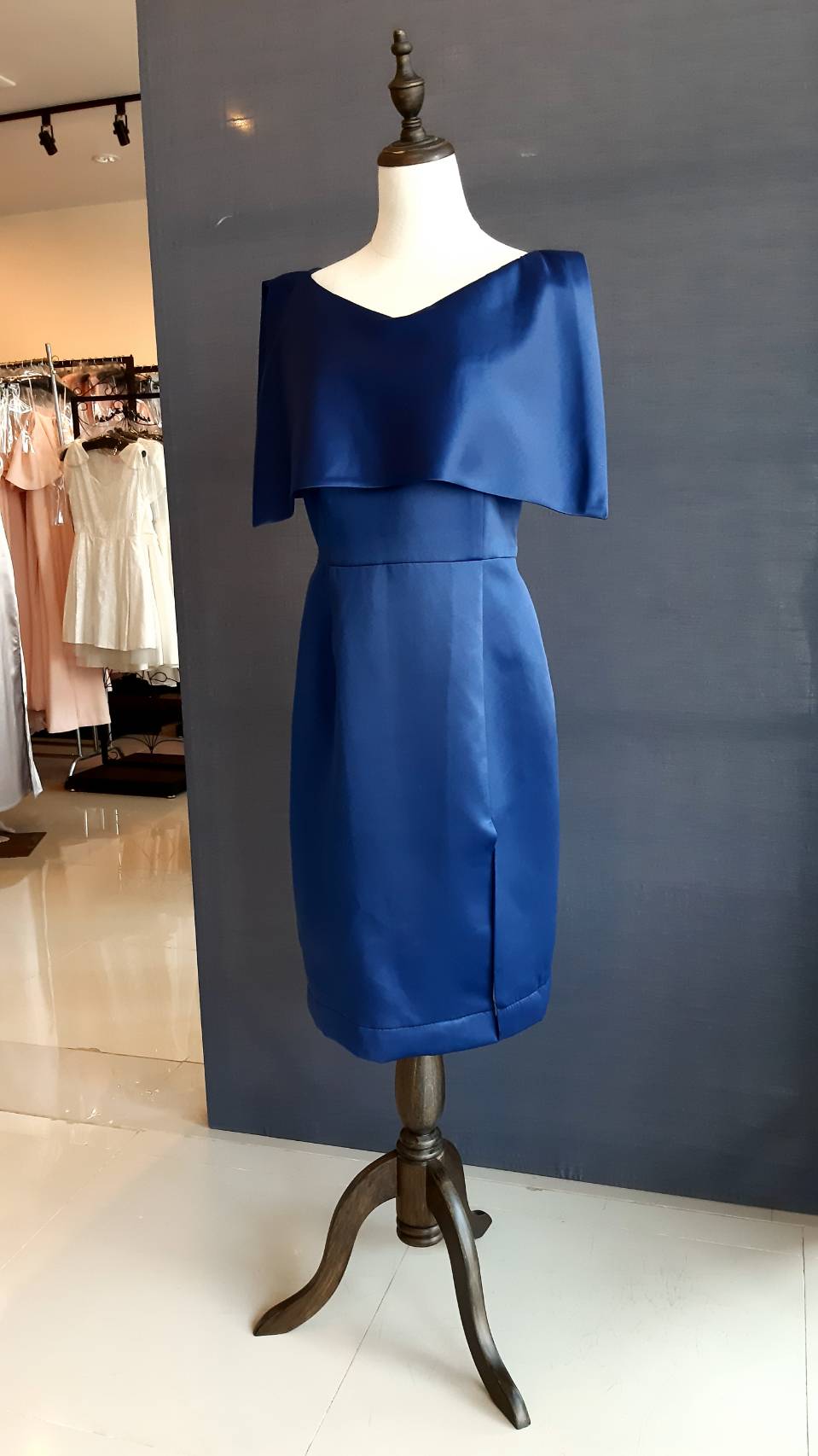 พร้อมเช่า ชุดราตรีสั้น สำหรับสาวอวบ ปาดไหล่ สีน้ำเงิน ผ้าซาติน