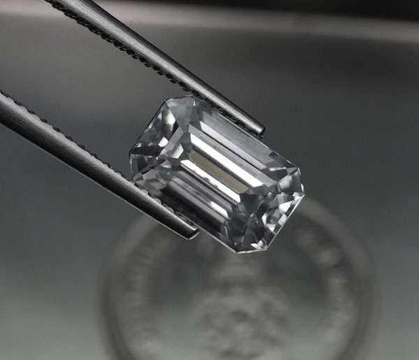 เพทายกัมพูชา 3.02 กะรัตทรงสี่เหลี่ยม