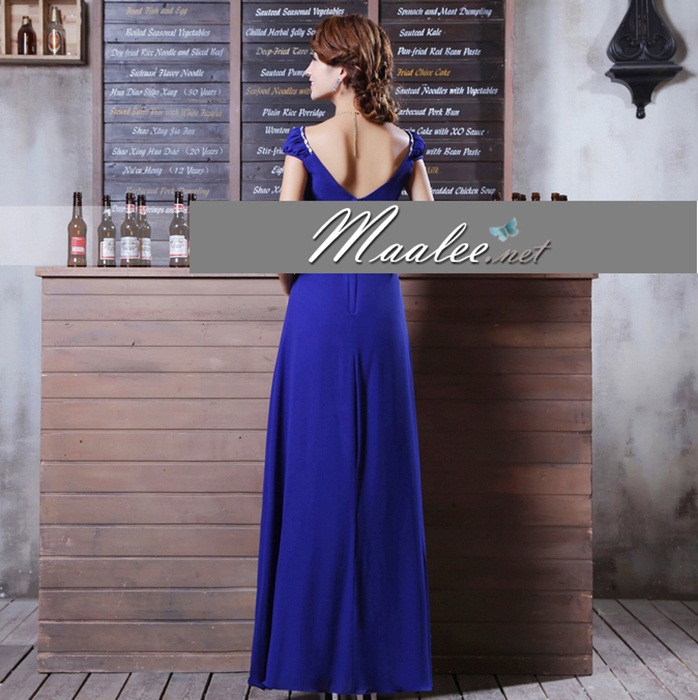 พร้อมส่ง ชุดราตรียาว สีขาว มีแขน แบบเปรี้ยวอมหวาน ปักเลื่อมช่วงคอ หลังผ่าตัววี