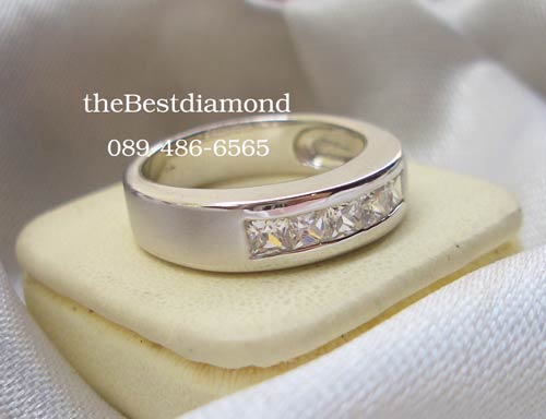 BR423RD-M+++ แหวนเพชรcz สี่เหลี่ยม ฝังแบบสอด+++ งานเหมือนร้านจิวเวลลี่เลยค่ะ งานเรียบร้อย สวยหรู ฝังแบบนี้ค่อนข้างยาก ใส่ได้ทั้งหญิงและชาย