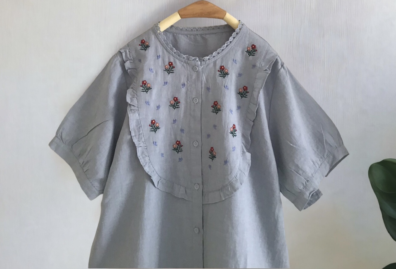 เสื้อผ้าลินินลายปักแต่งระบาย