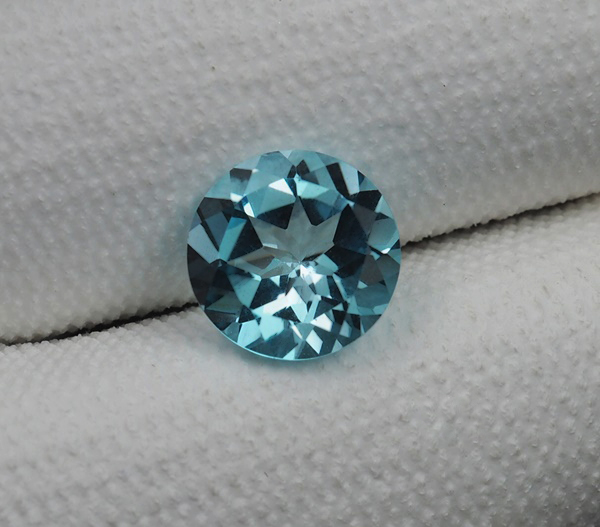 โทปาสสีฟ้าอ่อน (Topaz) 3.05 กะรัต
