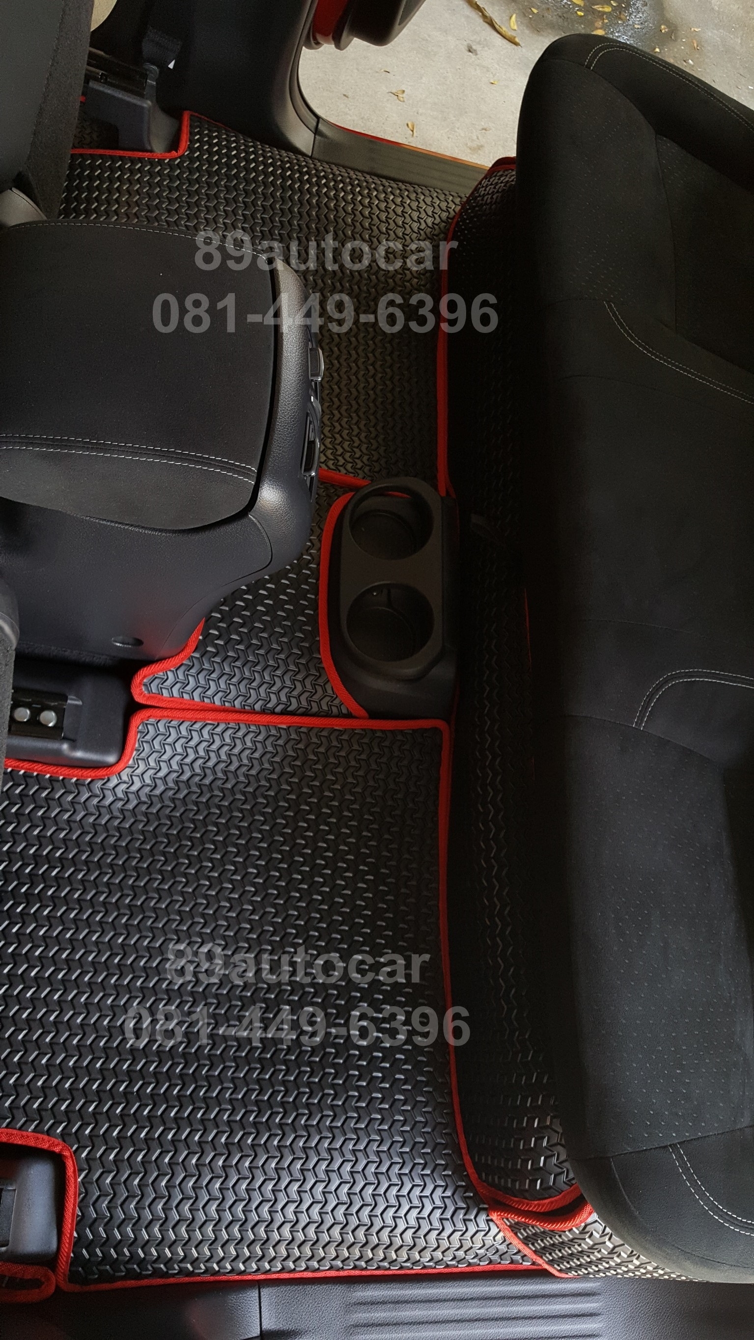 ยางปูพื้นรถยนต์เข้ารูป Nissan Navara 4 ประตู ธนูสีดำขอบแดง