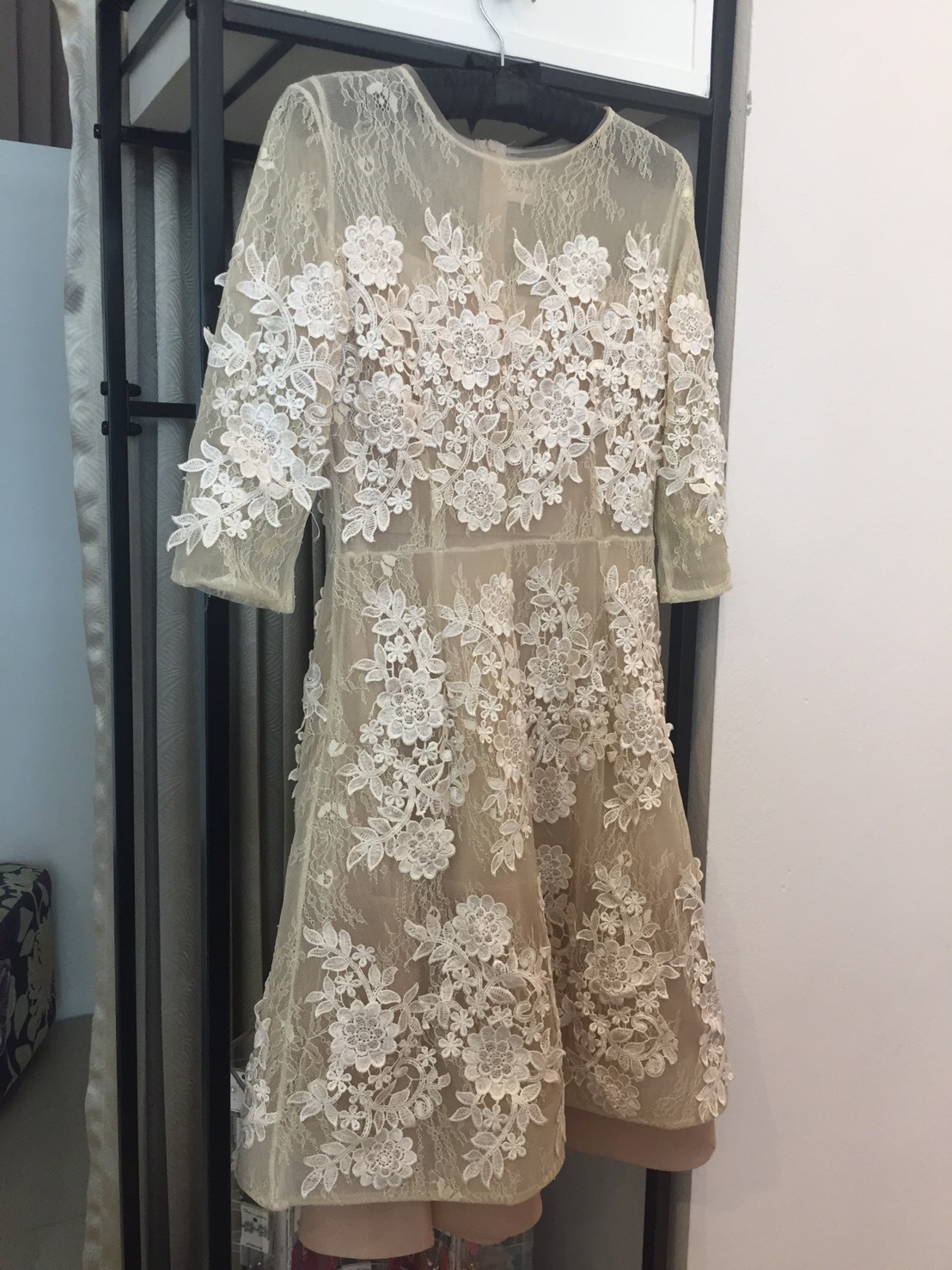 พร้อมเช่า ชุดเดรส/ชุดราตรีสั้น แขนยาว สี Apricot ลูกไม้สวย