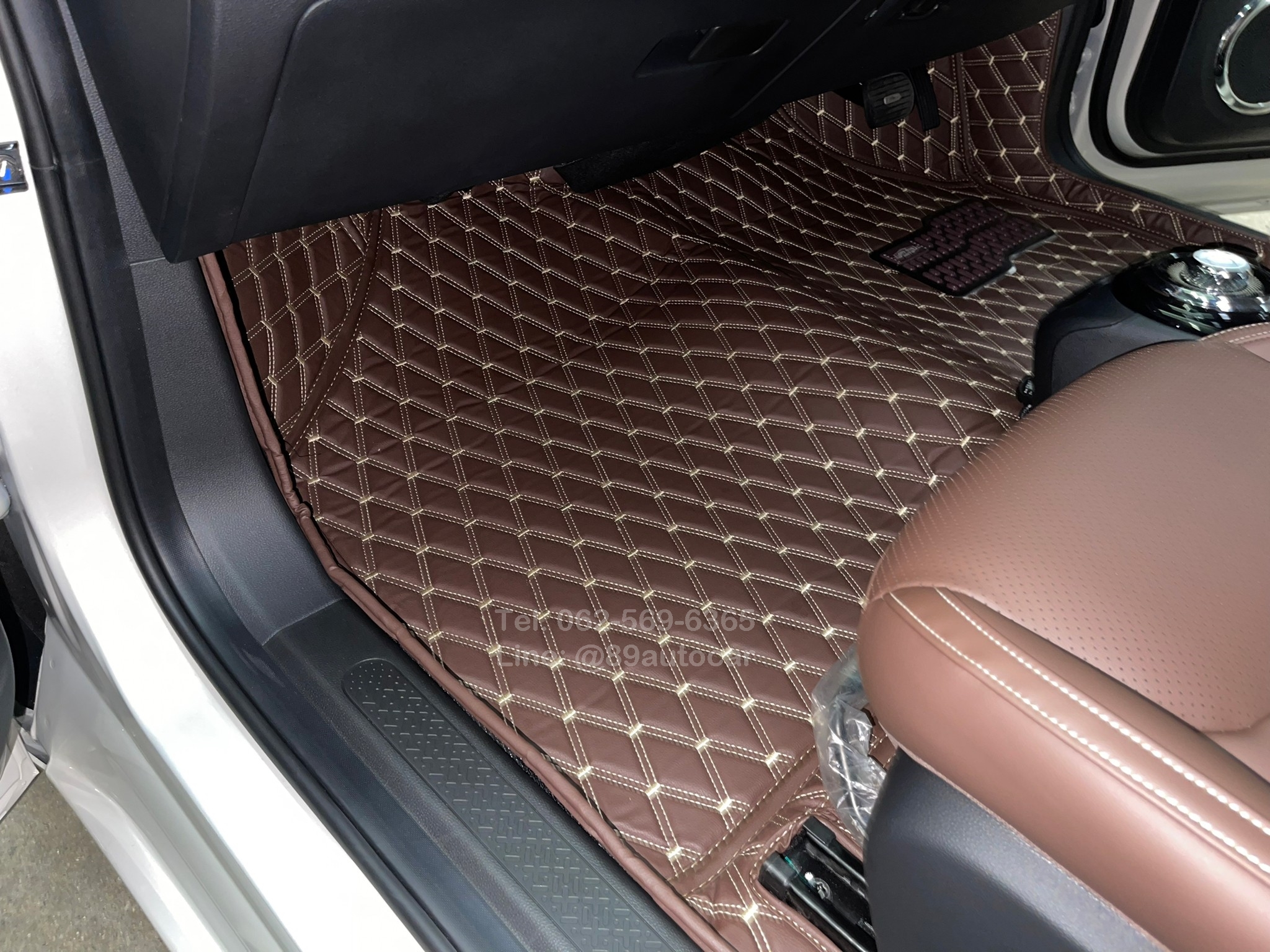 พรมรถยนต์ Wuling Bingo (วู่หลิง บิงกัว อีวีวู่หลิง บิงกัว อีวี) ปูพรมVVIP สีกาแฟด้ายทอง เต็มคัน