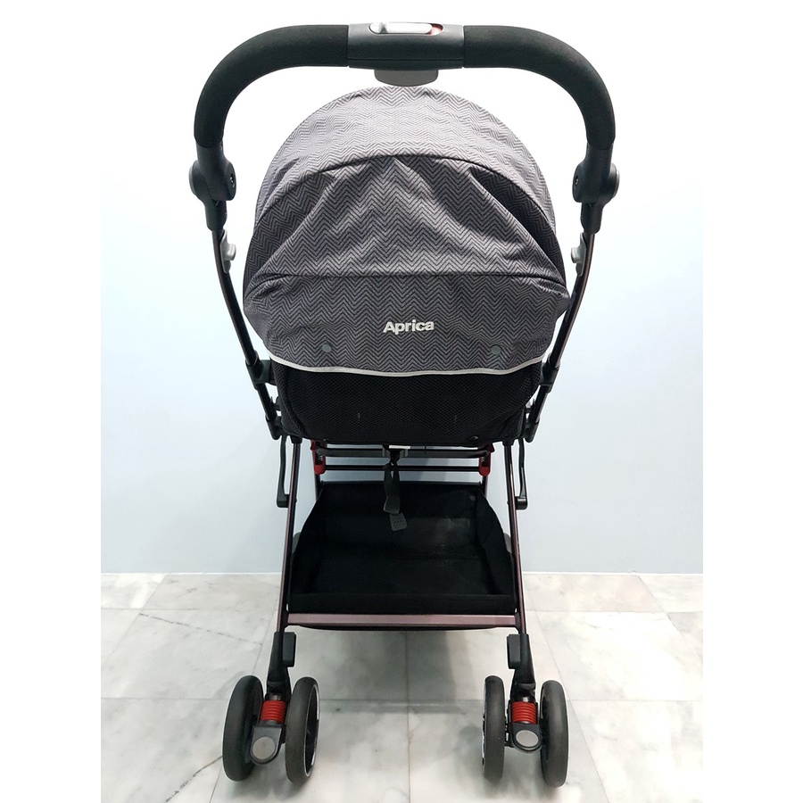 Aprica Optia Premium สีเทา