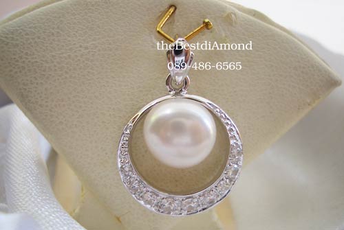 BP422RD+จี้เพชร Pearl in Circle++จี้เพชรcz ผสม มุกน้ำจืดแท้สุดหรู ดูผู้ดีม๊ากมาก แบบIntrend น่ารักๆ เหมือนออกมาจากร้านจิวฯ คนรักมุกไม่ควรพลาด