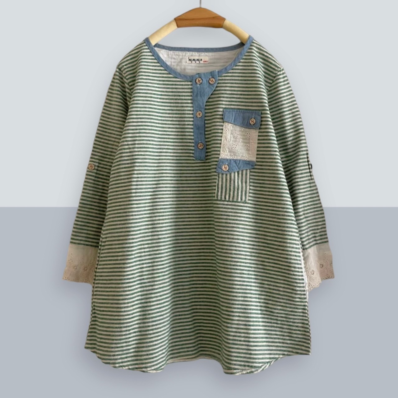 เสื้อยืดลายทางแต่งผ้าลูกไม้