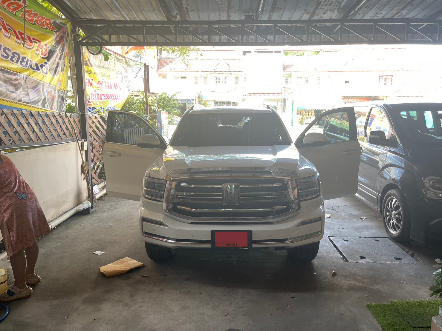 พรมปูพื้นรถยนต์ Tank500 ปูพรมVVIP สีแดงไวน์ด้ายทอง เต็มคัน