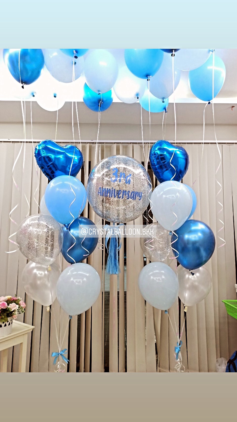 ลูกโป่ง Anniversary ครบรอบ Bubble ขนาด 24" โทนสีน้ำเงิน-สีฟ้า พร้อมตกแต่ง ช่อลูกโป่งฟอยล์หัวใจ ขนาด 18" 2 ช่อ,ลูกโป่งลอยฝ้า 15 ลูก สามารถเปลี่ยนสีลูกโป่ง/เปลี่ยนข้อความ/เปลี่ยนขนาดได้