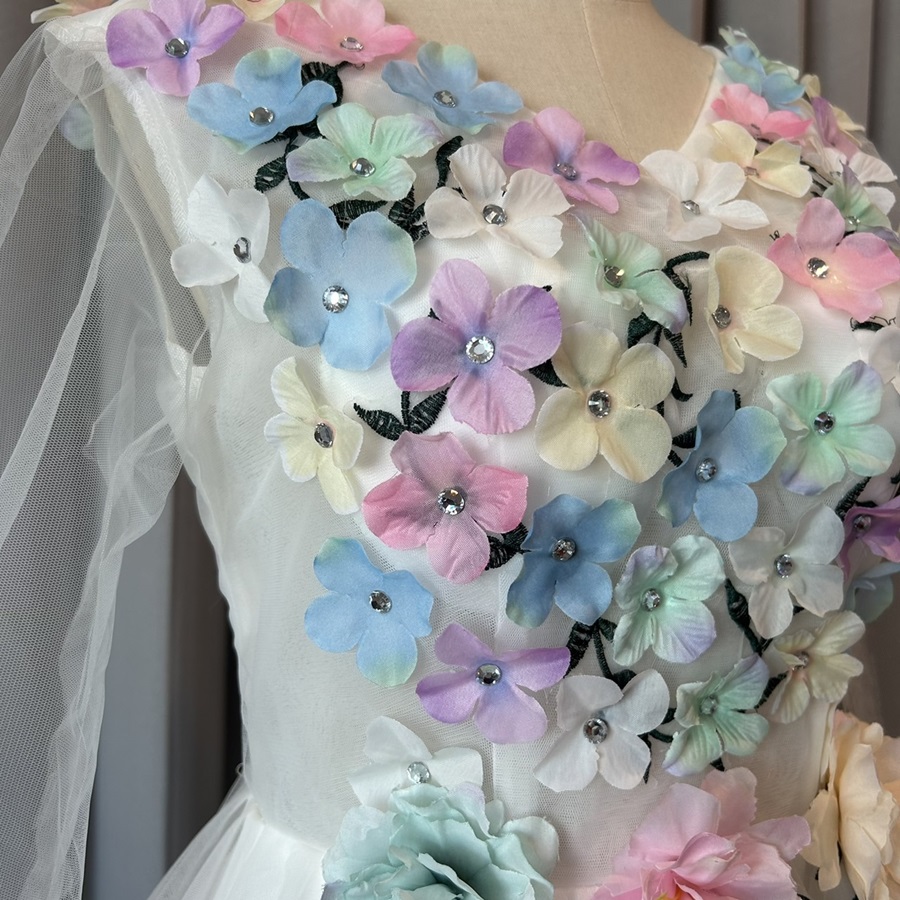 พร้อมเช่า ชุดแฟนซี ชุดราตรียาว สีขาว แขนยาว แต่งดอก Fairy สไตล์เจ้าหญิง กระโปรงพองสวย เชือกผูกหลัง