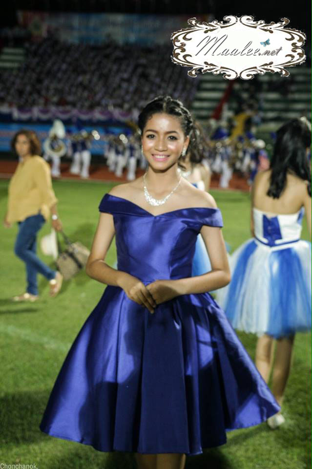 พร้อมเช่า ชุดราตรีสั้น แบบไหล่ปาด สไตล์วินเทจผ้าไหมดัชเชส กระโปรงทรงA แต่งโบว์ช่วงเอว (เชือกผูกหลัง) สีน้ำเงิน