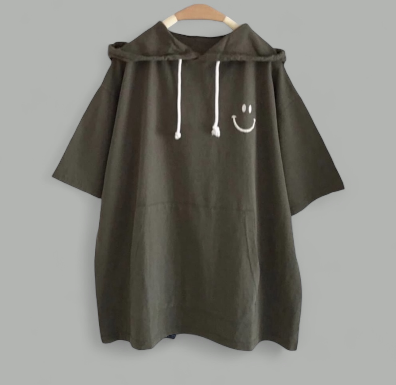 เสื้อฮู้ดผ้ายืดลายปักแต่งกระเป๋า