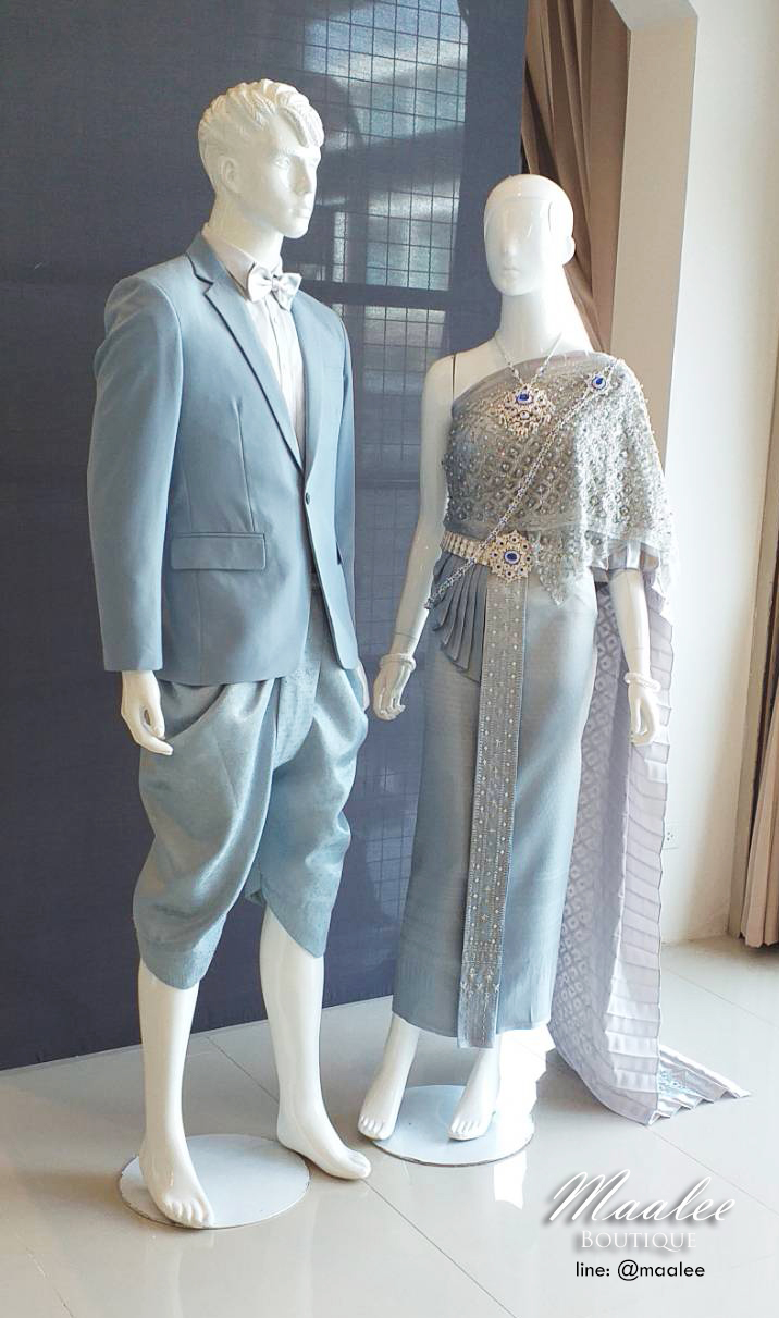 พร้อมเช่า ชุดแต่งงานไทยประยุกต์ ชุดหมั้นไทย สีเทาฟ้า เสื้อสูทสากล