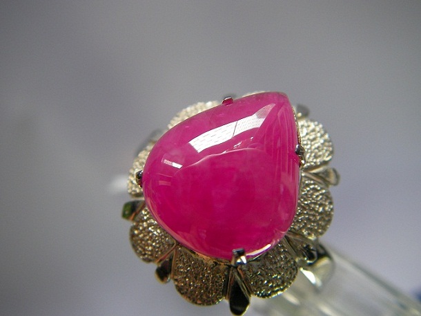 ทับทิมพม่า ทรงหยดน้ำ สีชมพูแดง สวยครับเม็ดนี้ ขนาด 10x12x4 mm. นน.4.15 ct. ราคาโทรถาม