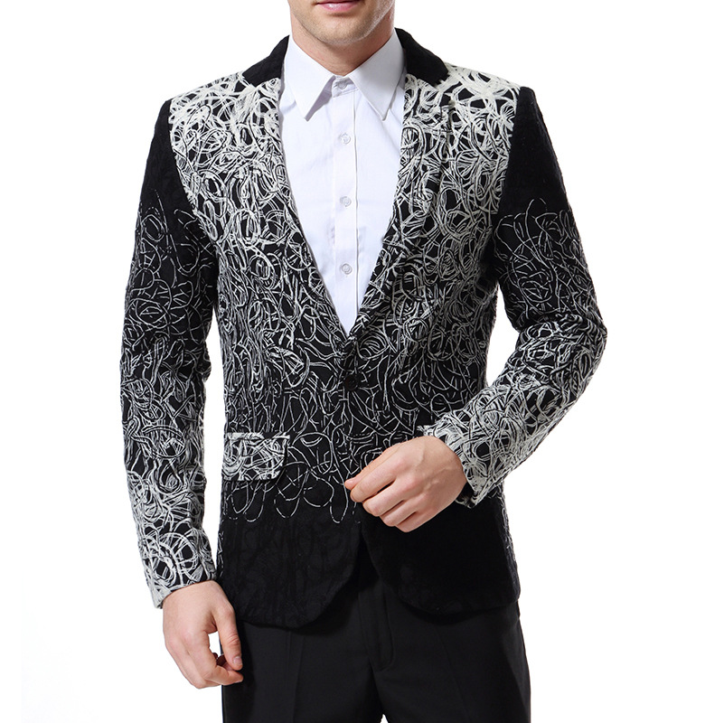 พร้อมเช่า เสื้อสูทชาย สีขาวดำ ปักลายกราฟฟิก กางเกงดำ