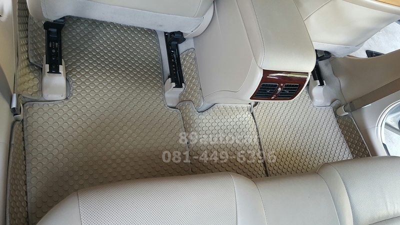 ผ้ายางปูพื้นรถยนต์ Toyota Camry 2012 กระดุมสีครีมขอบครีม