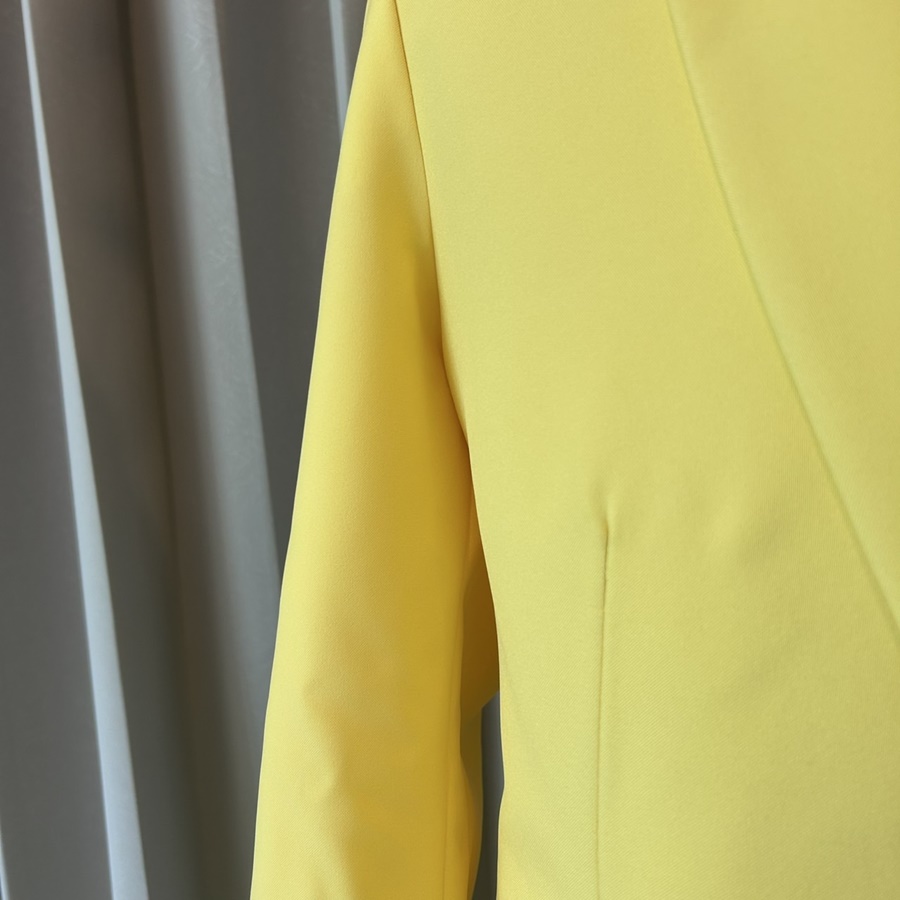 พร้อมเช่า ชุดสูทชาย สีเหลือง สูทตัด (ไม่มีเสื้อกั๊ก)