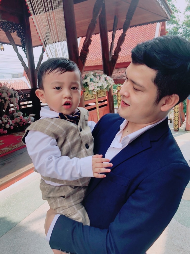 พร้อมเช่า ชุดสูทเด็กชาย สีกากีลายตาราง ** พร้อมเช่าไซส์ 100 , 110 , 120,130,140,150 **