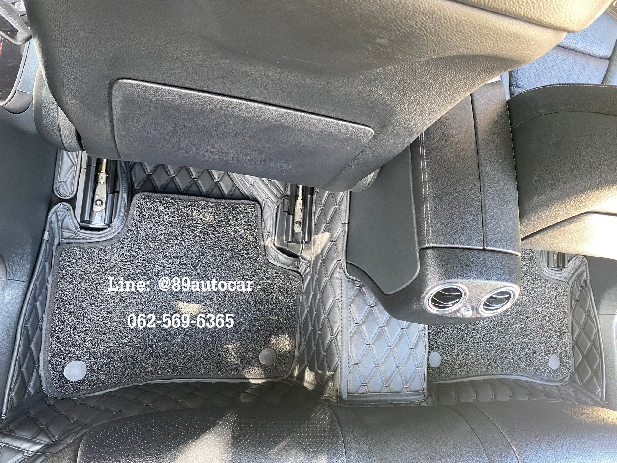 พรมปูพื้นรถยนต์ Benz GLC250d ปูพรมVVIP ด้ายคู่ สีดำด้ายดำ + ไวนิลดักฝุ่นสีดำ