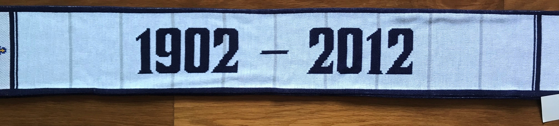 ผ้าพันคอ ฟุตบอล สโมสรเรอัล มาดริด - 1902 - 2012 ใหม่ / REAL MADRID Football Club Scarf - 1902 - 2012 NEW