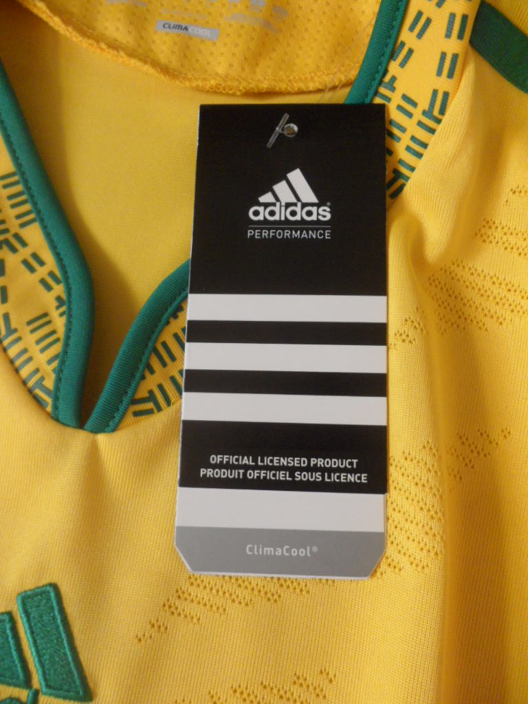 เสื้อฟุตบอล ทีมชาติแอฟริกาใต้ ชุดเหย้า ชุดลุยศึกฟุตบอลโลก 2010 ใหม่ L-Size / SOUTH AFRICA Football Shirt Home Kit World Cup 2010 Jersey NEW L-Size