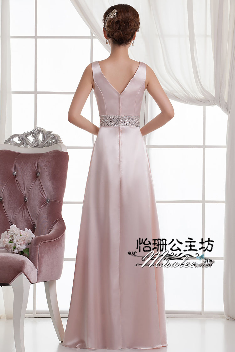 พร้อมส่ง ชุดราตรียาว สีชมพู Nude คอวี จับเดรปหน้าอก ปักเลือมช่วงอกและเอว