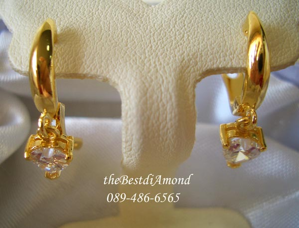 สินค้าหมด=BE331===ต่างหูตุ้งติ้งเพชรรูปหัวใจ= น่ารักมากเลยนะคะ ด้านบนเป็นห่วงเรียบๆ มีเพชรหัวใจ แวววาวเล่นไฟดีค่ะ ห้อยเป็นส่วนของตุ้งติ้ง น่ารักดีค่ะ