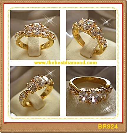 วงนี้เริ่ดมากๆๆๆค่ะ ทั้งสวยและเก๋ มีดีไซน์ เอาใจสาวชอบเพชรรูปไข่ ชุบทองแท้ 24 K หนา 5ไมครอน รหัสBR924