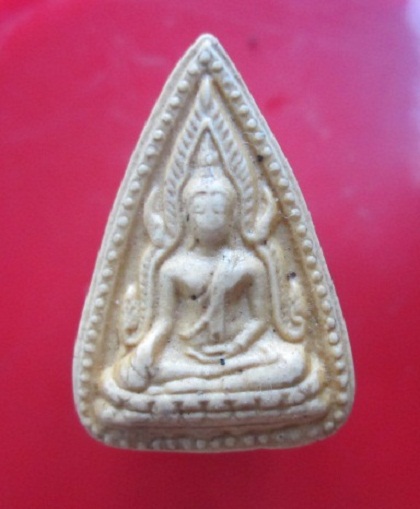 @@พระเนื้อผง สามเหลี่ยม พระพุทธชินราช ข้างเม็ด หลังเรียบ ราคาเบาหวิิว@@