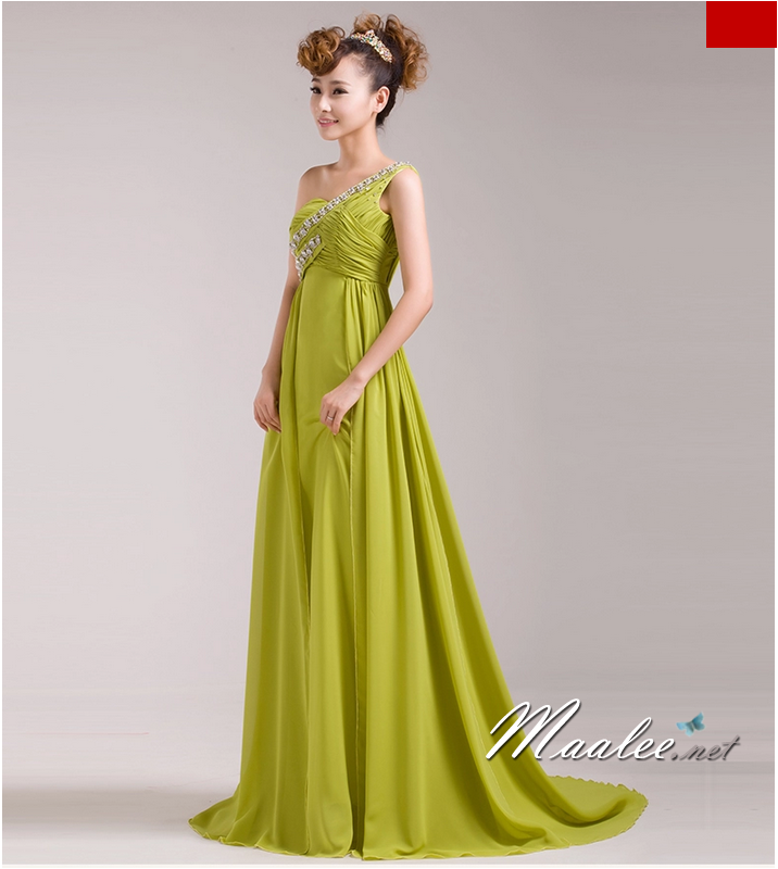 พร้อมเช่า ชุดราตรียาว สีเขียว แต่งเพรชช่วงอก