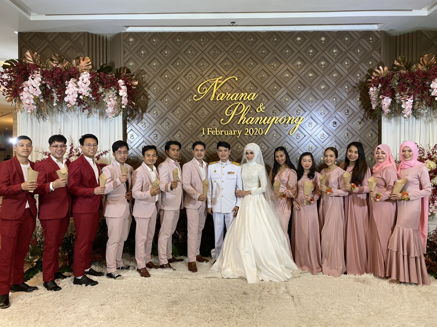 พร้อมเช่า ชุดสูทชาย สีชมพูพาสเทล Pastel Pink ทรงเข้ารูป สไตล์เกาหลี (ไม่มีเสื้อกั๊ก)