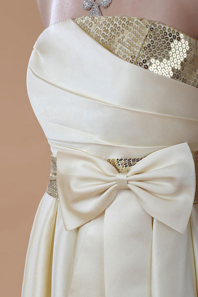 พร้อมเช่า ชุดราตรีสั้น เกาะอก สีครีม Champagne ปักเลื่อมหน้าอก และแถบคาดเอว จับจีบกระโปรง แต่งโบว์ช่วงเอว