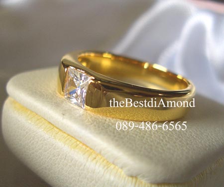 BR956+++แหวนunisex เพชรสี่เหลี่ยม+++ เก๋สุดๆ เรียบ หรู ดูมี class ฝังแบบหนีบ เพชรแบบPrincess cut ด้วยทองแบบเงาๆใส่เป็นแหวนคู่ชายหญิงได้เลยค่ะ