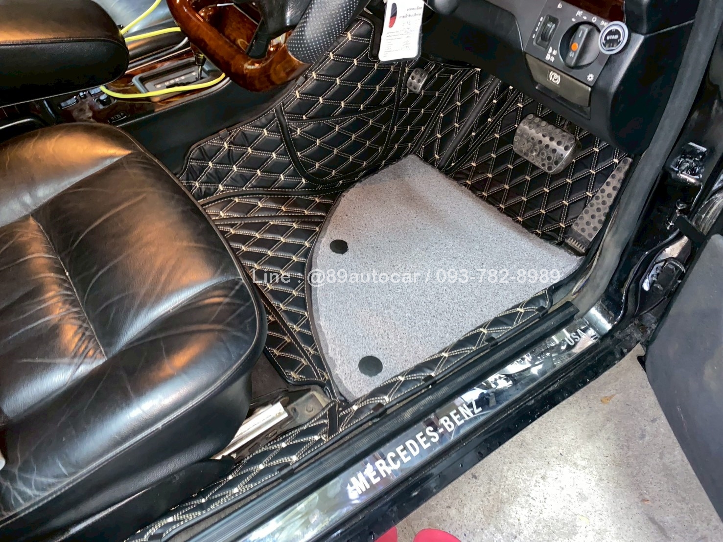 พรมรถยนต์ Benz 300e W124 ปูพรมVVIP สีดำด้ายทอง + ท้าย เสริมด้วยพรมดักฝุ่นสีเทา