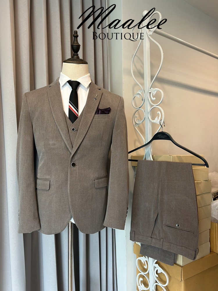 พร้อมเช่า ชุดสูทชาย สีน้ำตาล ทรงเข้ารูป สไตล์เกาหลี พร้อมเสื้อกั๊ก