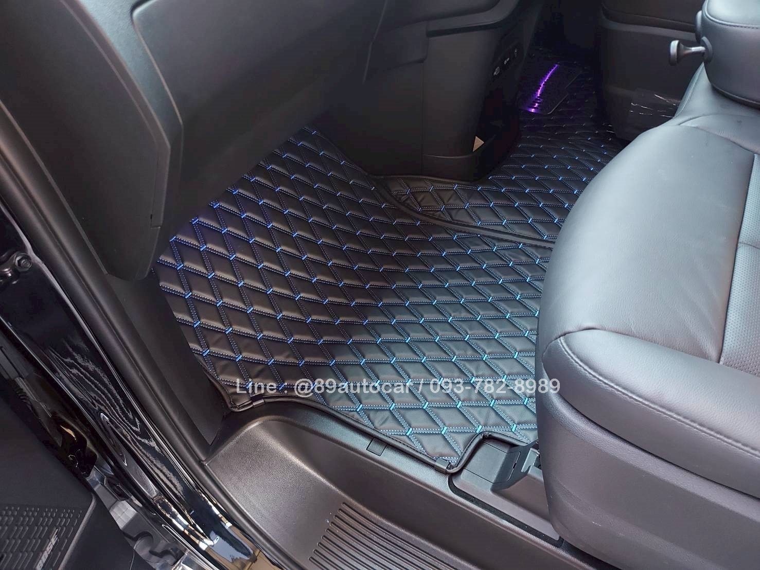 พรมปูพื้นรถตู้ Hyundai Staria ปูพรมVVIP สีดำด้ายน้ำเงิน เต็มคัน รวมพับเบาะ