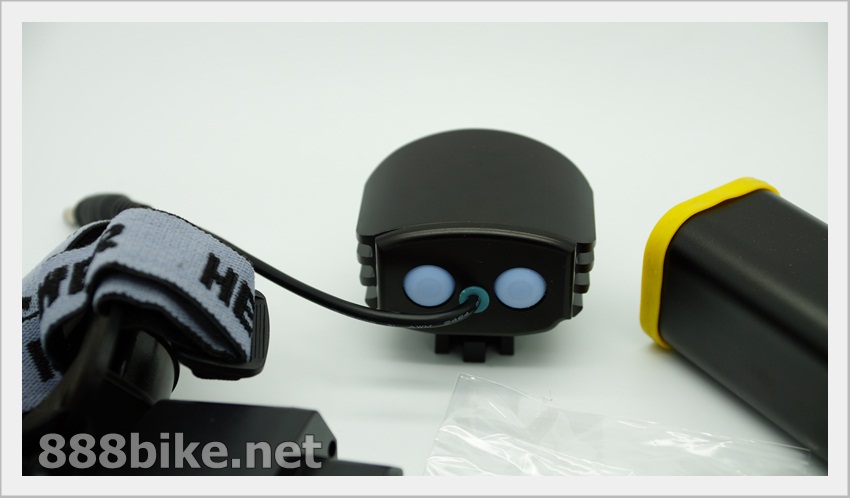 ไฟฉายเอนกประสงค์ ไฟเลด YPD 2 x Cree XM-L U2 LED 4000lm 4-Mode Cool White Bicycle Light