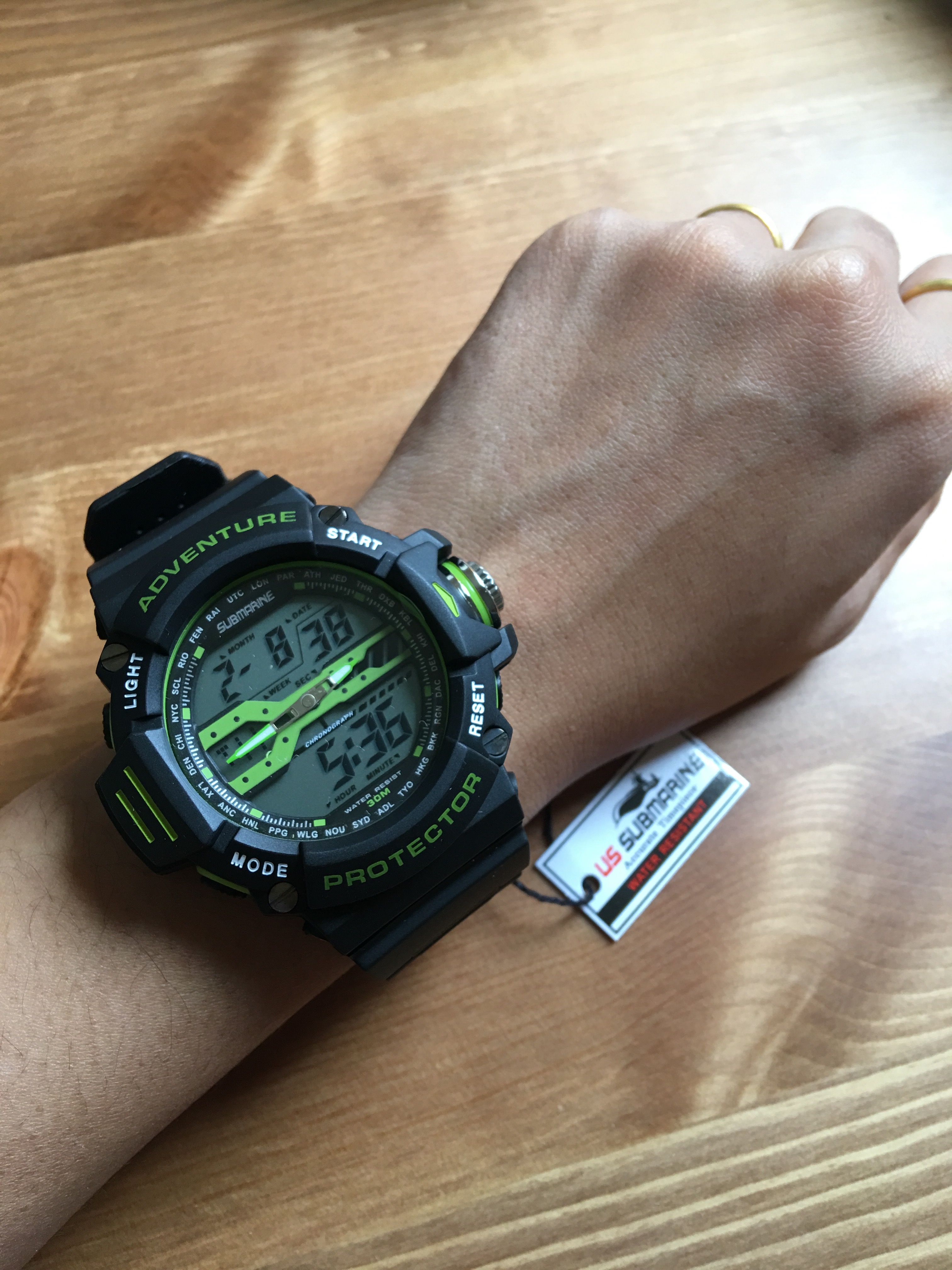 นาฬิกา US submarine รุ่น TP3164M สีดำตัดเขียว พื้นหลังเทา