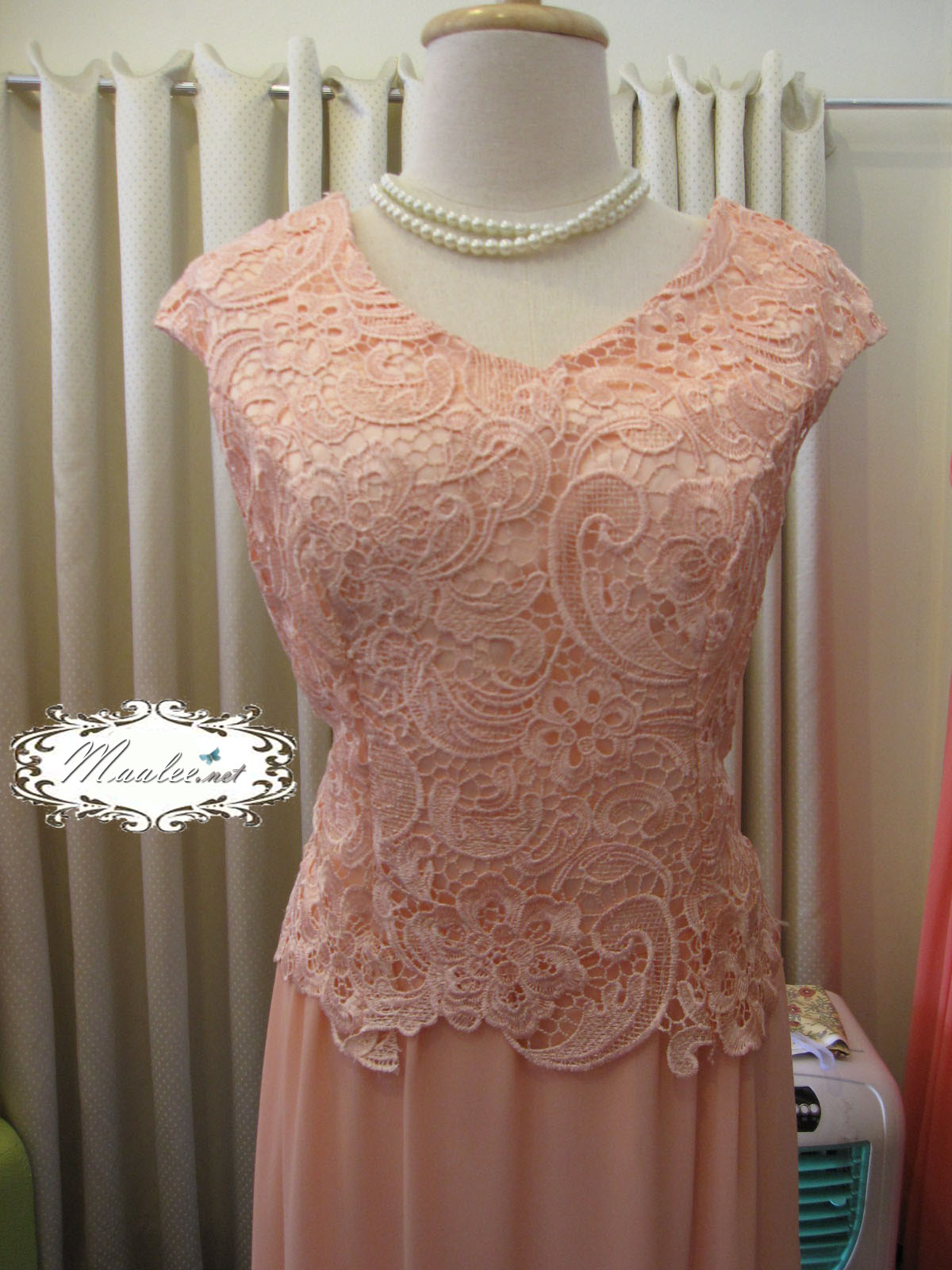 พร้อมส่ง ชุดราตรียาว สีพีช โอโรสอ่อน แต่งลูกไม้ฉลุ กระโปรงผ้าชีฟองพลิ้วสวย