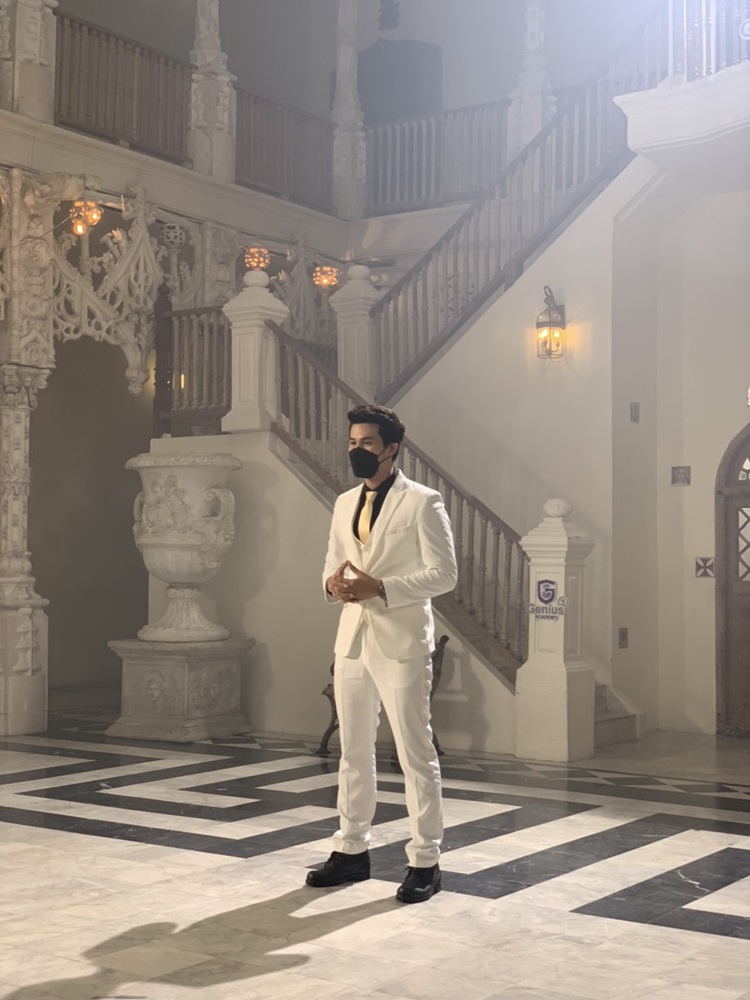 พร้อมเช่า ชุดสูทชาย สีขาว งานเนียบ (พร้อมเสื้อกั๊ก)