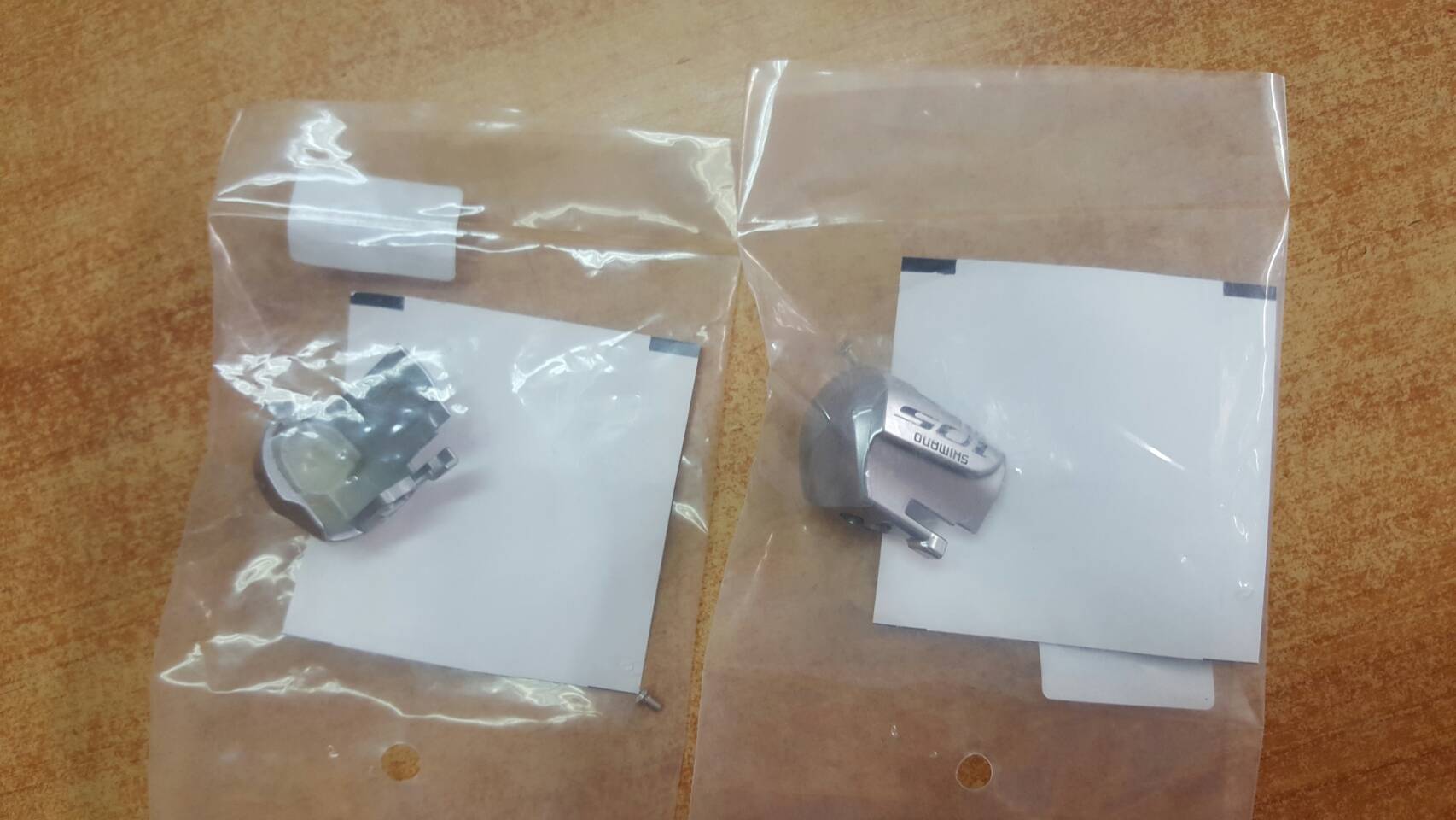 หน้ากากมือเกียร์ SHIMANO 105, ST-5800, ข้างขวา หรือ ข้างซ้าย(Name plate)